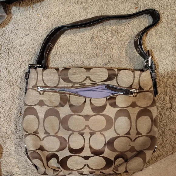 Stylish Coach Tan Shoulder Bag - Picture 4 of 5
